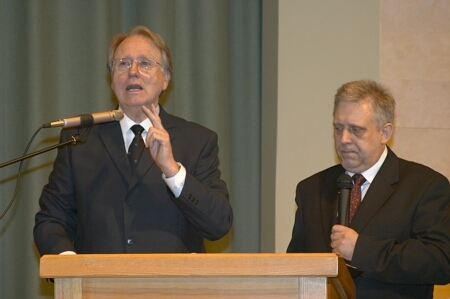 General Conference president J.Paulsen is preaching in Riga I church. (From left: Dr Jan Paulsen and Dr Viesturs Rekis)