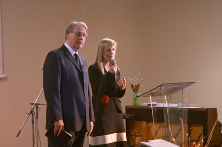 General Conference president is preaching in “Korinta” church Dr Jan Paulsen and his translator Aira Āriņa