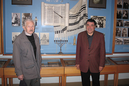 Richard Elofer visits Jewish society in Riga. 2006.05.19.