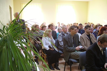 Adventistu dievnama iesvētīšanas dievkalpojums Mažeiķos, Lietuvā, 2006. gada 28. oktobrī.