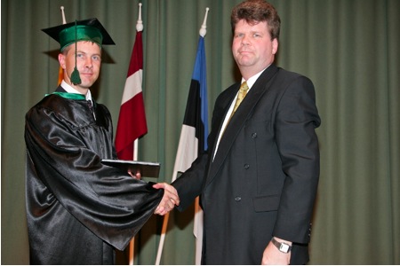 Professional pastoral education program graduation event. From the left: pastor Ergo Naab (Estonia) and Steve Currow (Newbold College) 2007.06.30.