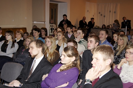 General Conference president emeritus Dr Th Jan Paulsen meets Adventist youth from the Baltic countries (2012.01.14)